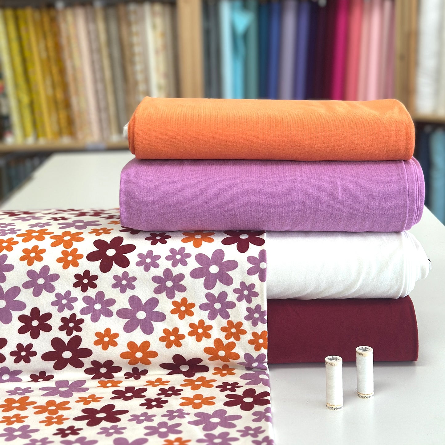 Small off-white flowers - Stretchy printed fleece cotton