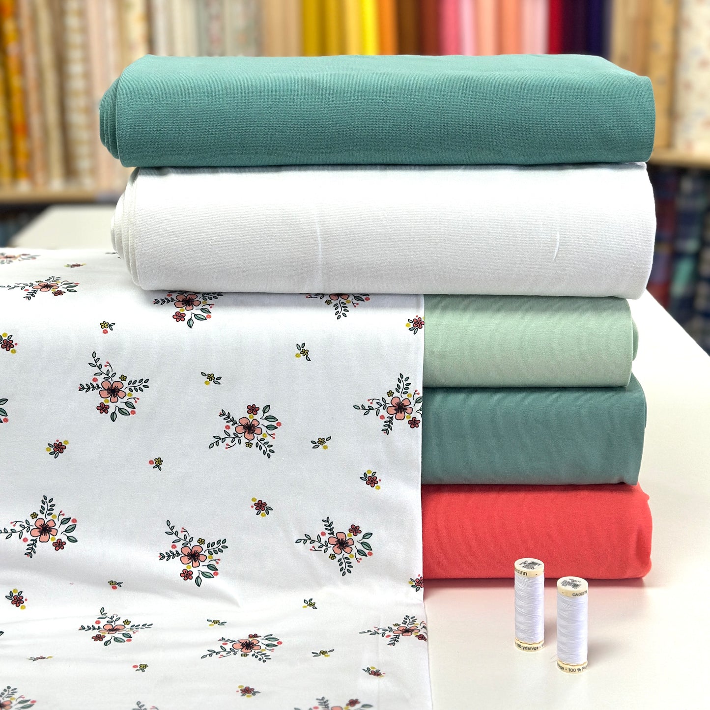 Soft white flowers - Organic printed jersey