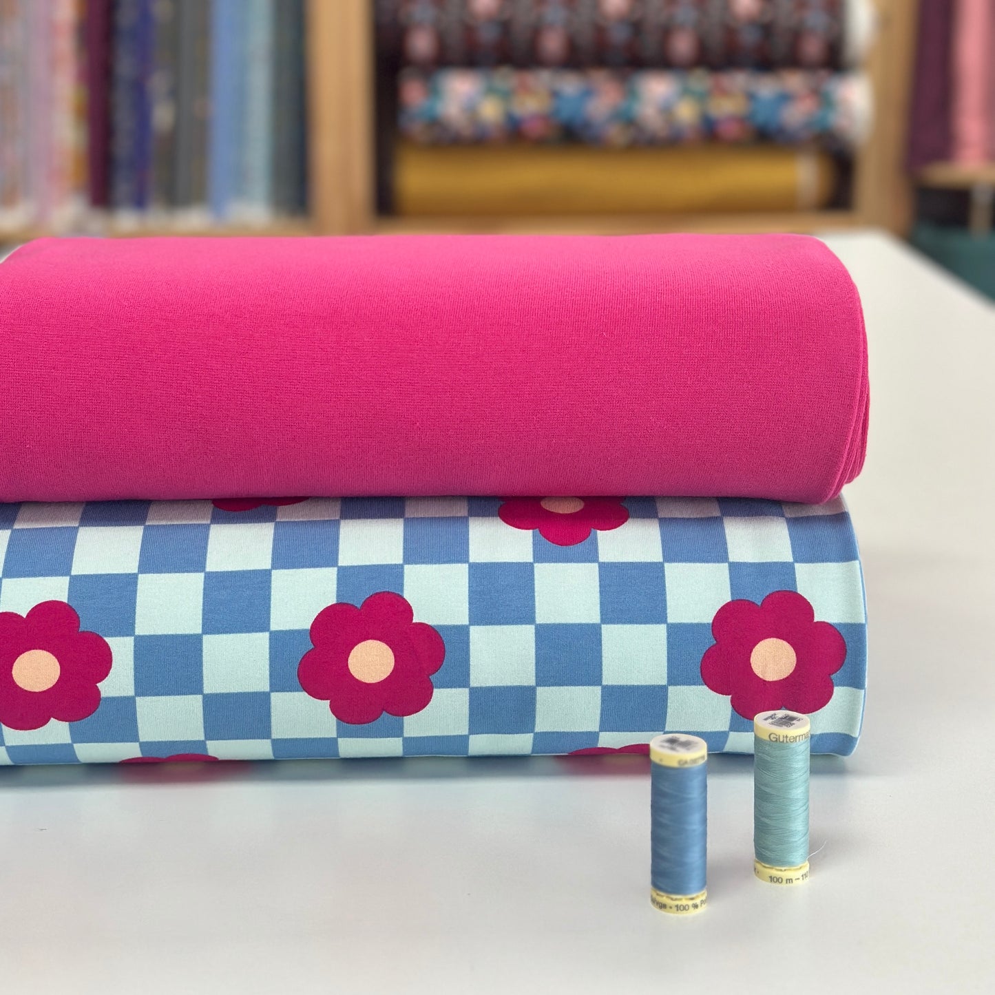 Carreaux bleu et fleurs - Coton ouaté extensible imprimé