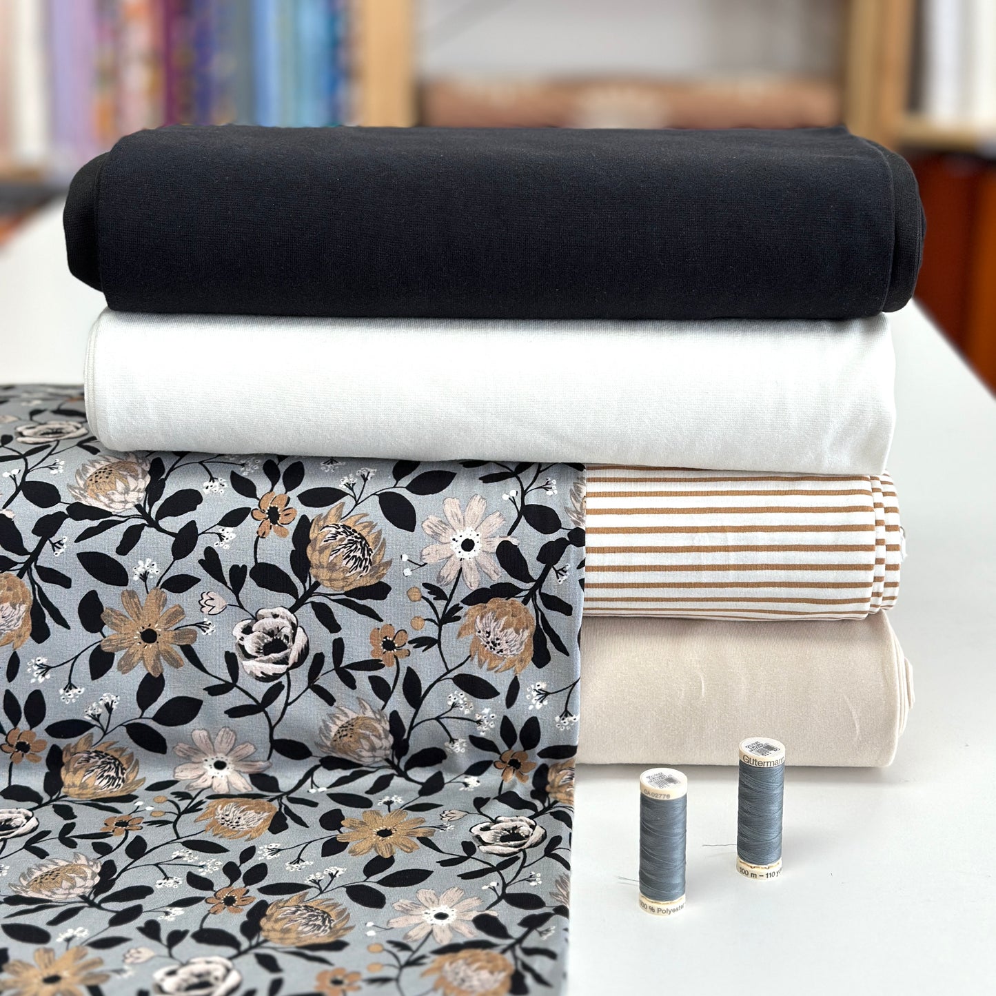 Poetry on a green background - NON NON OUI - Printed jersey