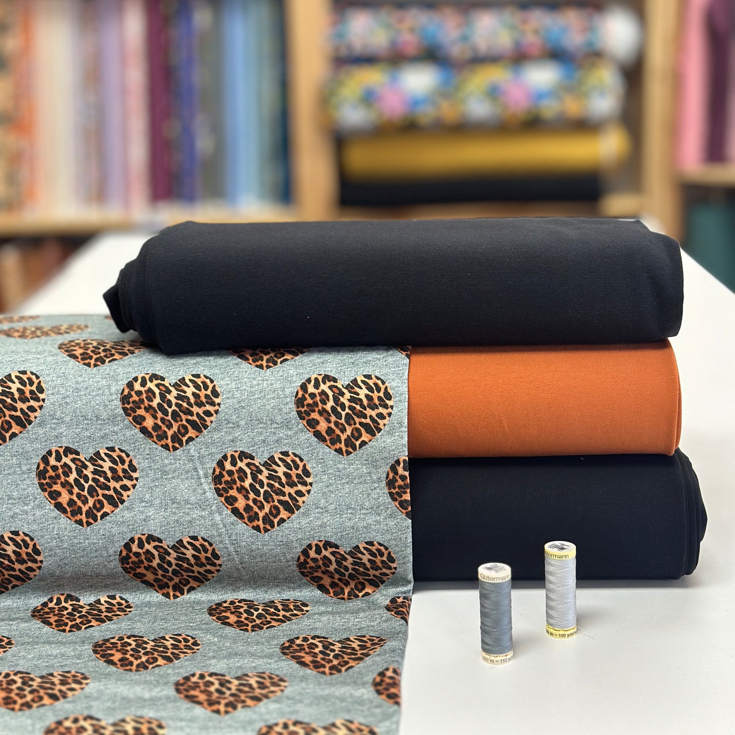 Coeurs de léopard - French Terry brossé imprimé