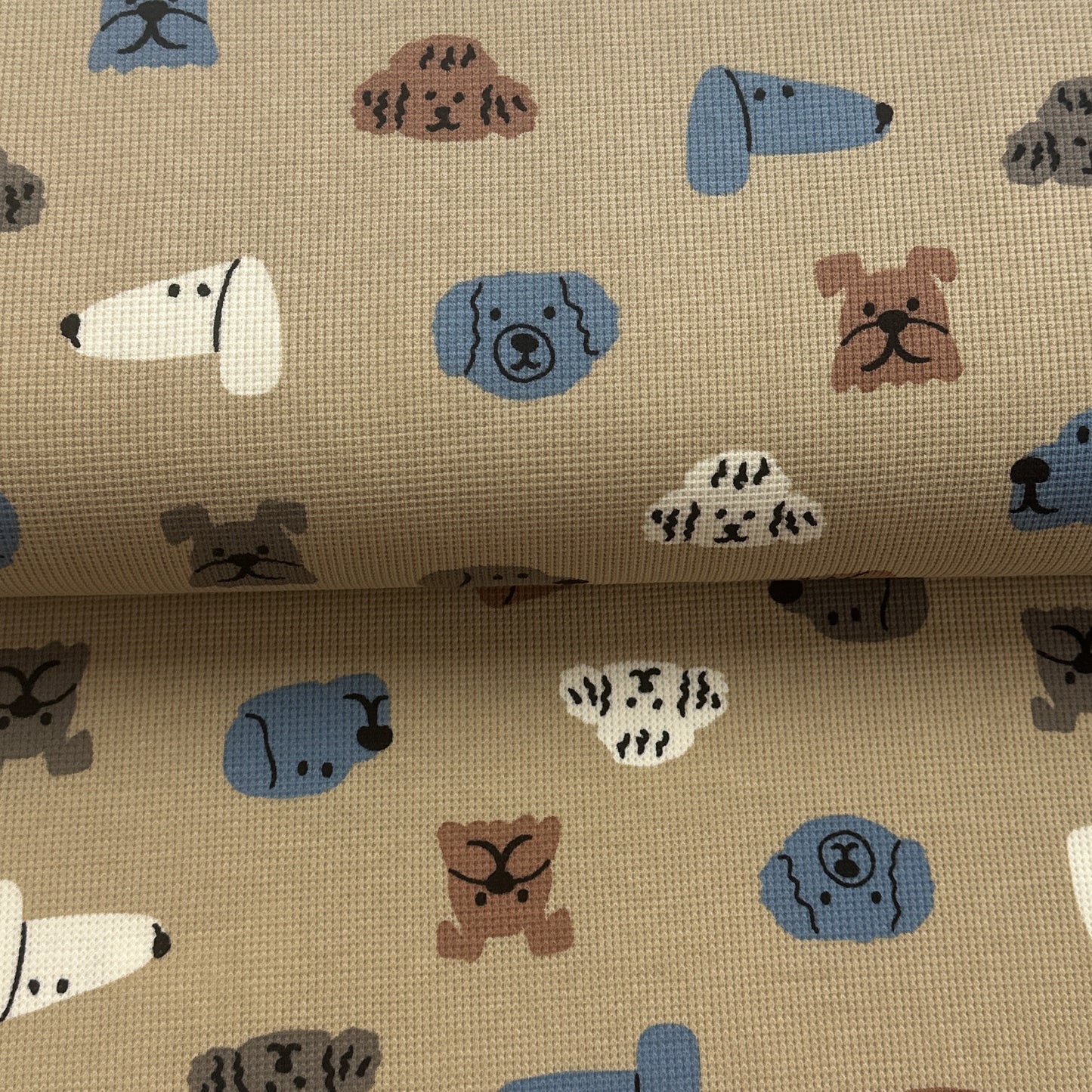 Chiens brun pâle - Jersey gaufré imprimé