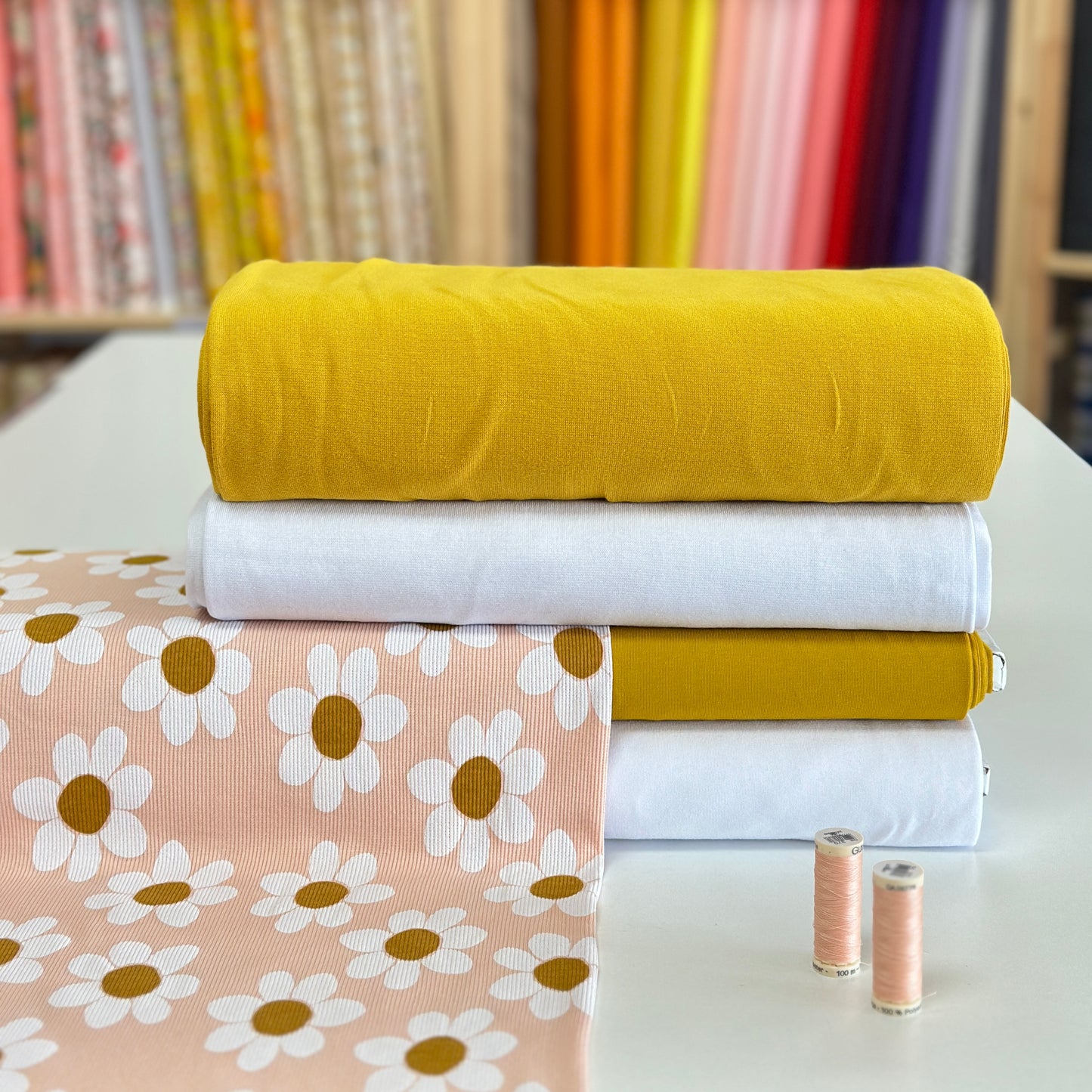 Étonnantes fleurs pêche - Jersey côtelé imprimé