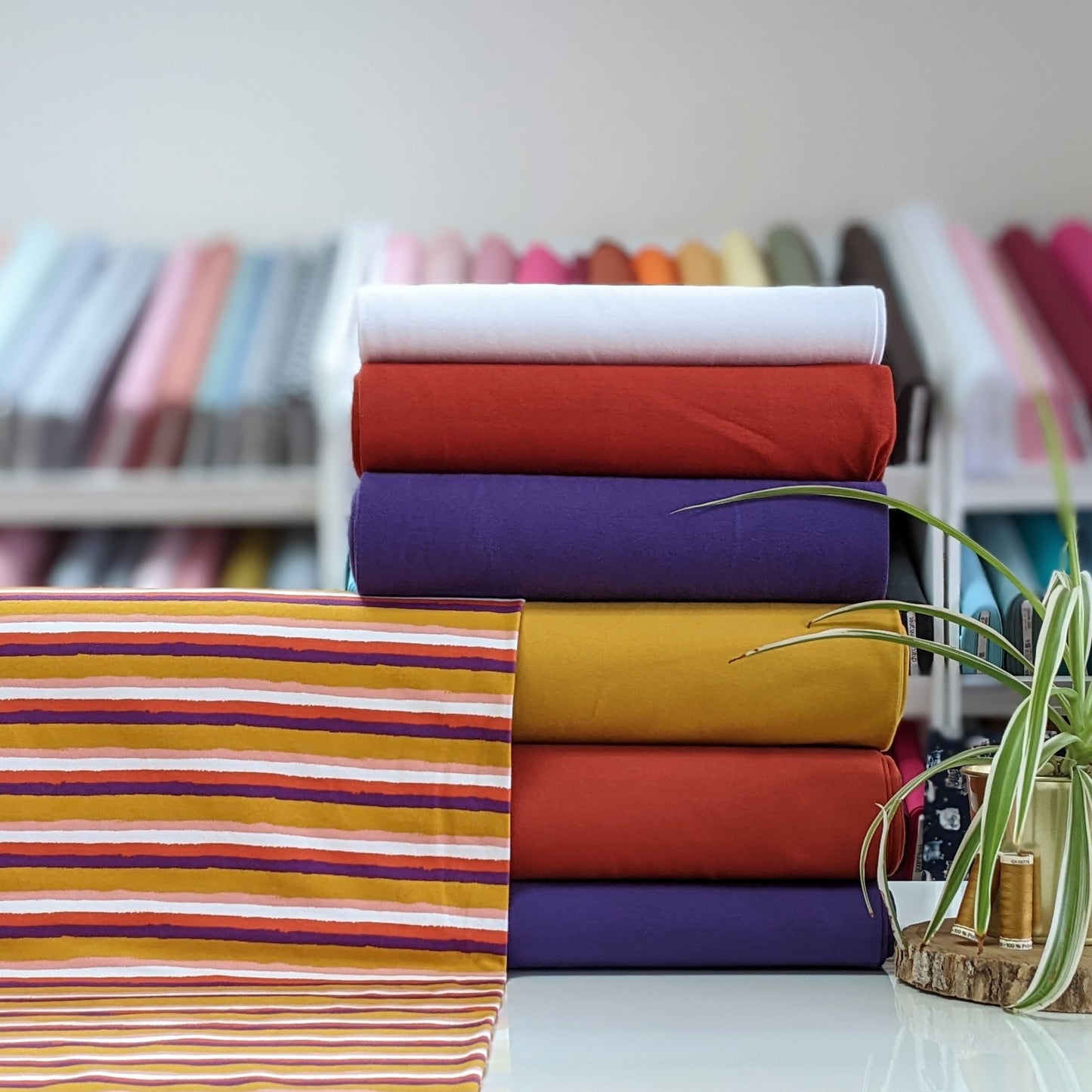 Ligné rétro ocre (léger défaut) - Coton ouaté extensible imprimé