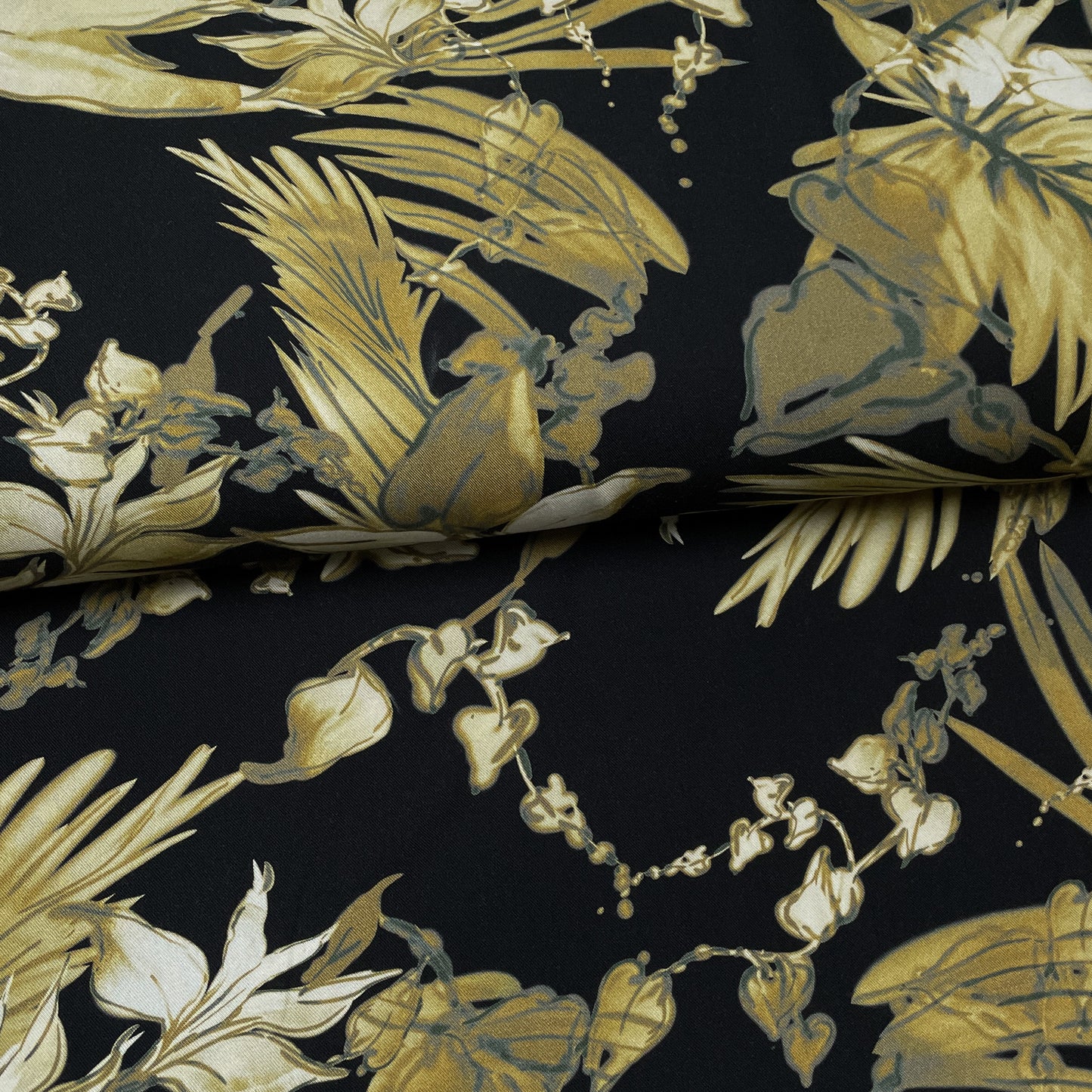 Black floral - Viscose ECOVERO™