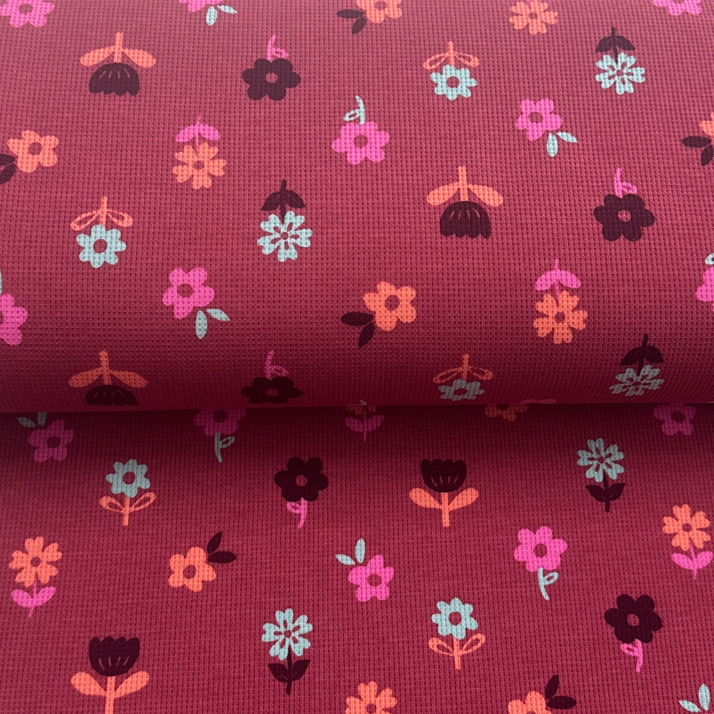 Floral rouge foncé - Jersey gaufré imprimé