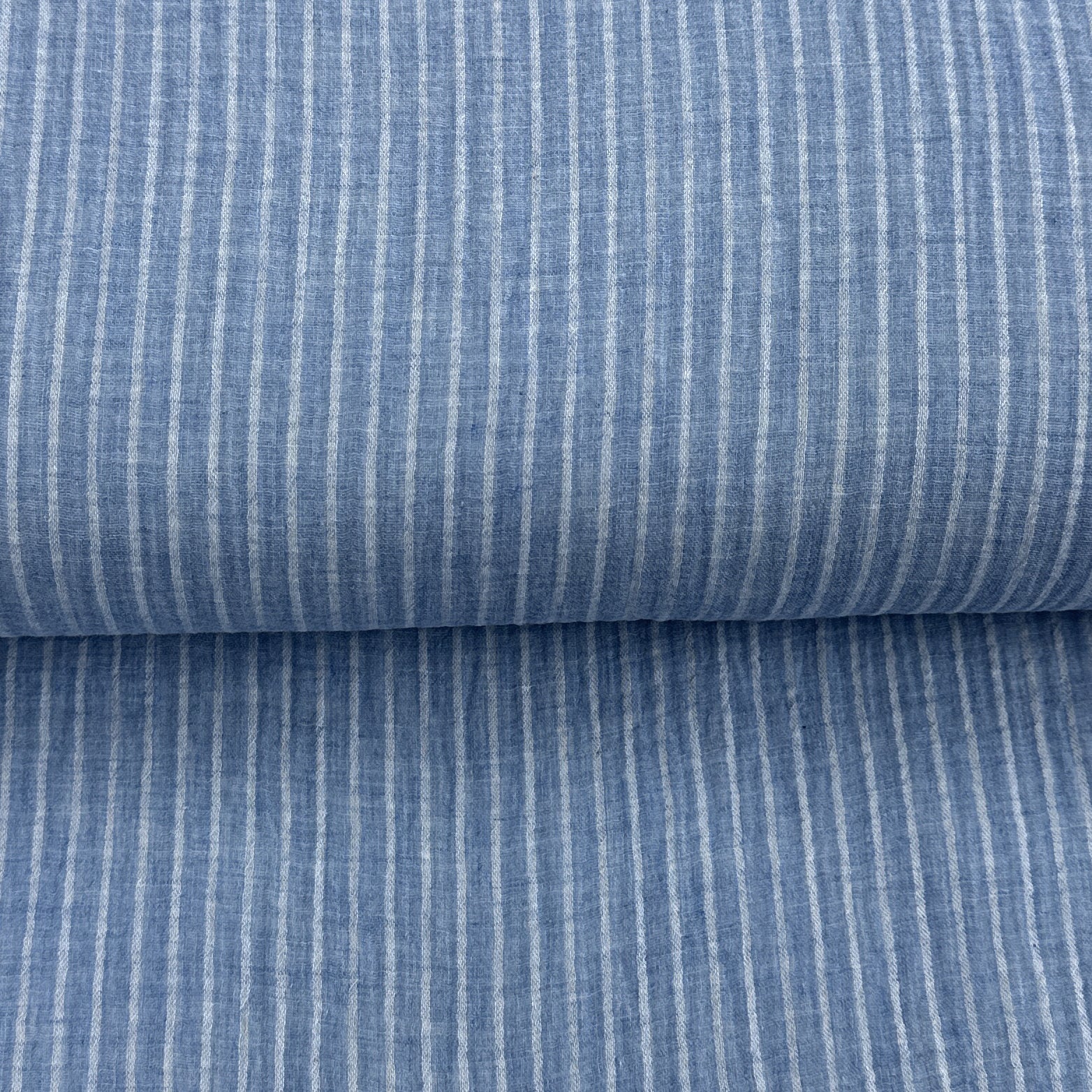 Ligné bleu pâle - Mousseline de coton teint sur fil