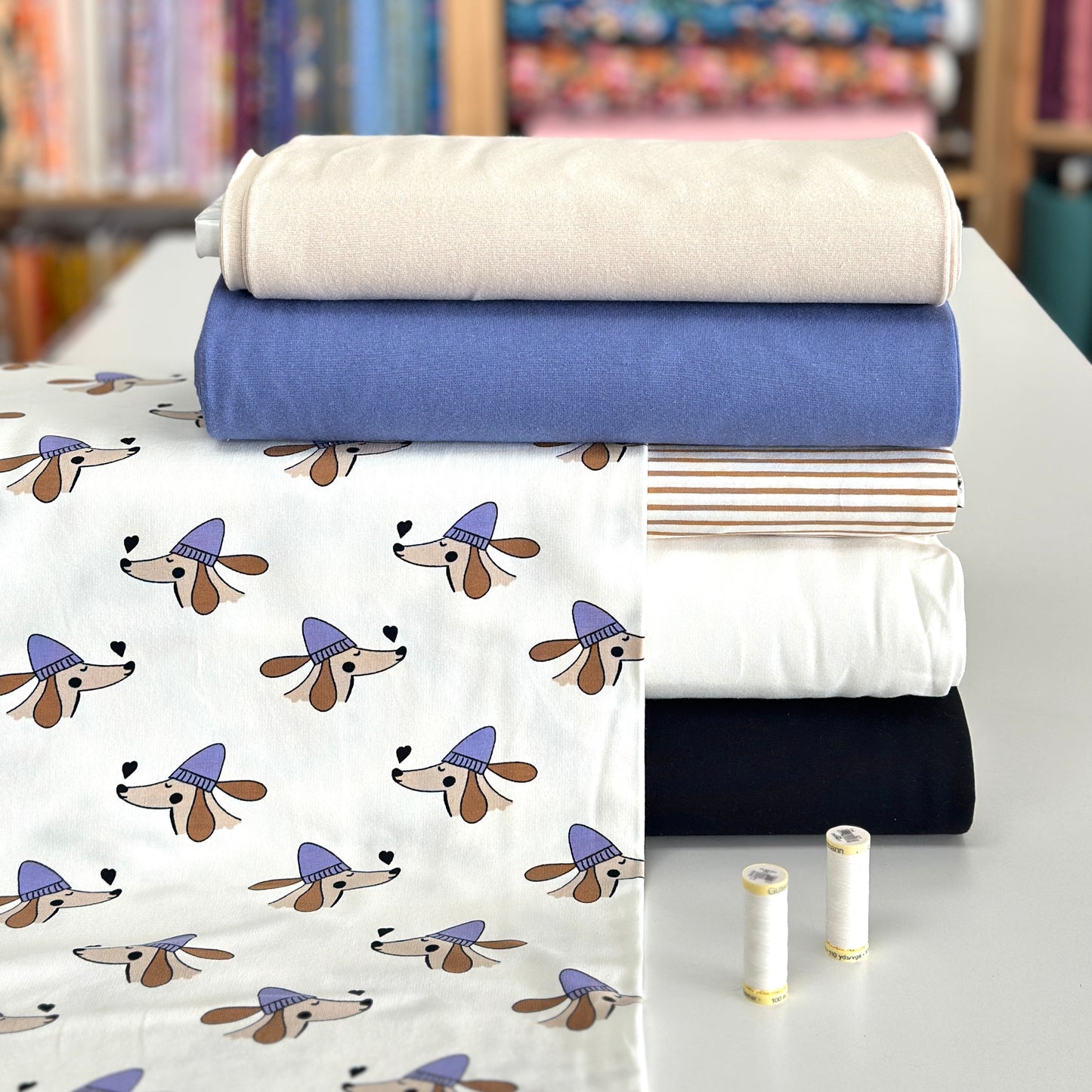 Chiens et coeurs écru - French Terry imprimé