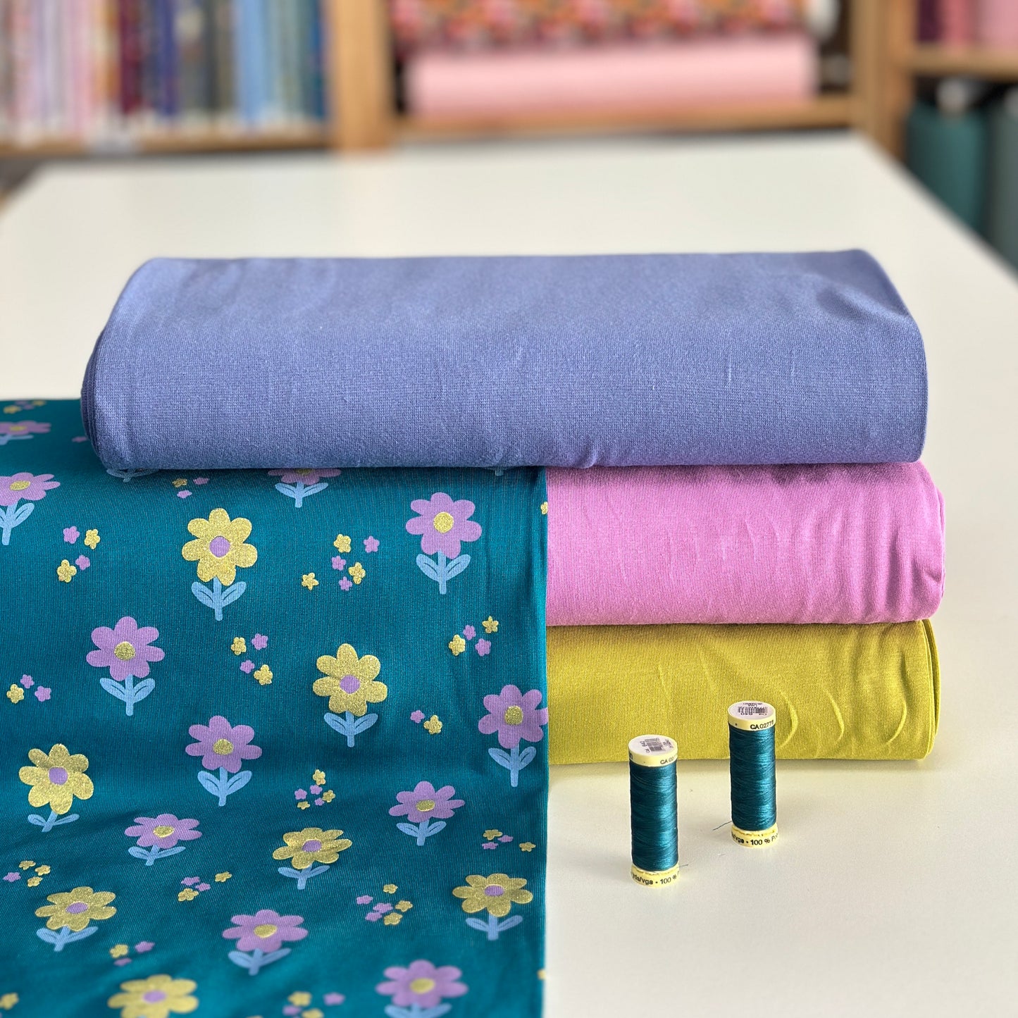 Fleurs brillantes pétrole- Jersey imprimé