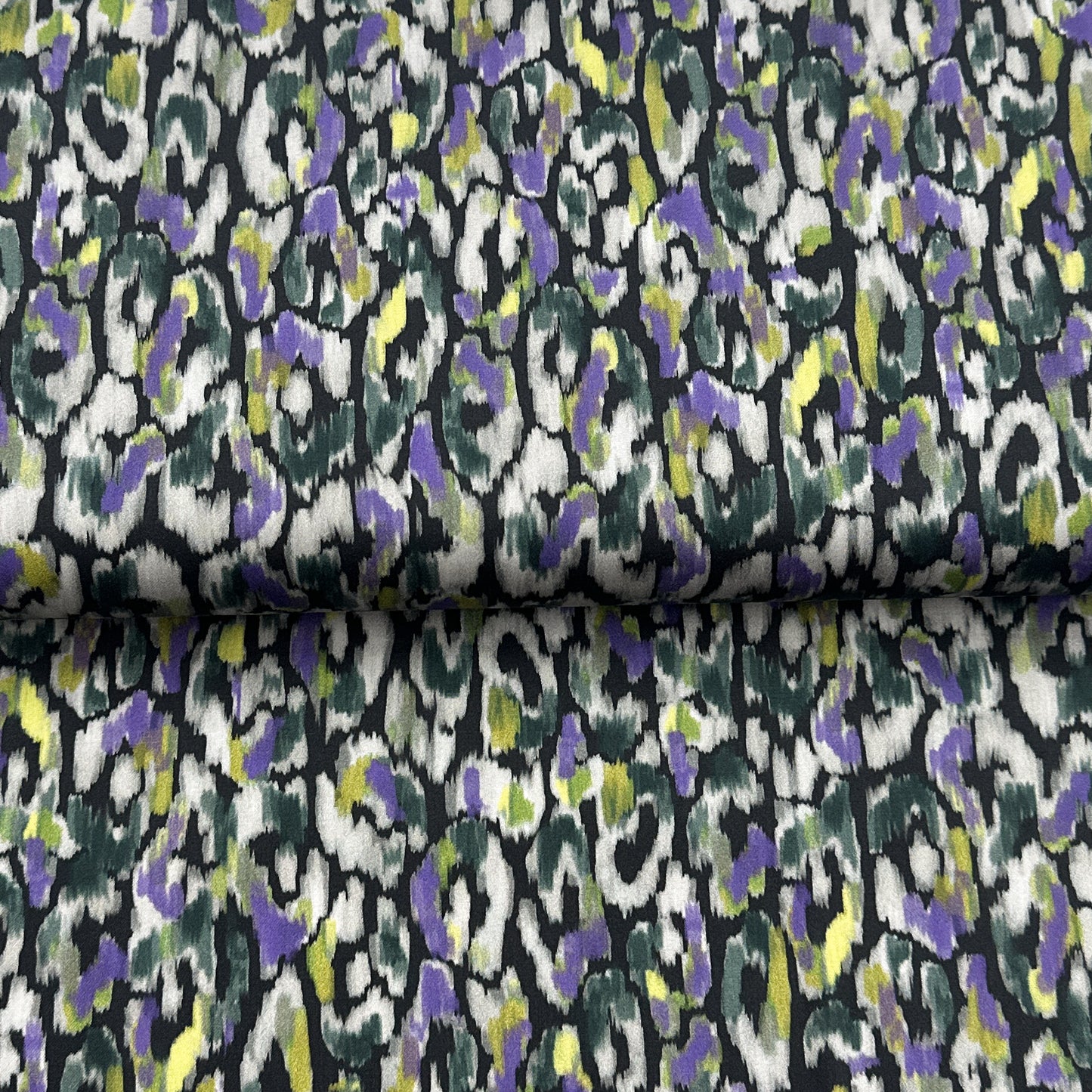 Motif animalier vert - Satin de coton