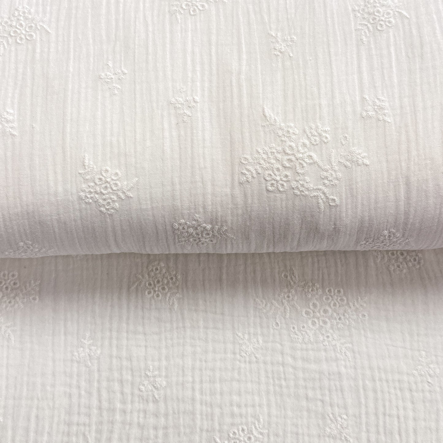 Délicat blanc - Mousseline de coton brodée